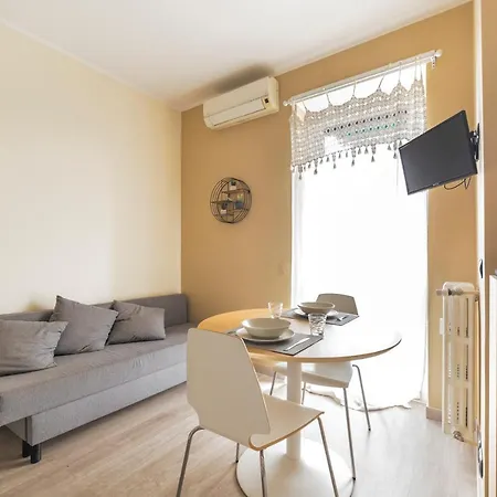 דירה Pasteur Modern With Terrace! מילאנו